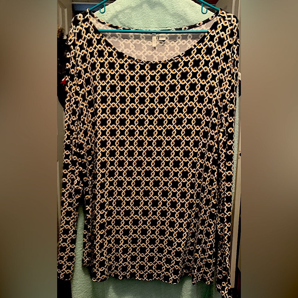 Chic Black and White Geometric Women's Top